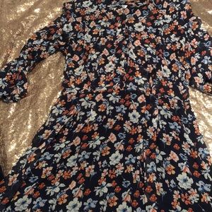 Gorgeous navy floral Long sleeve dress!